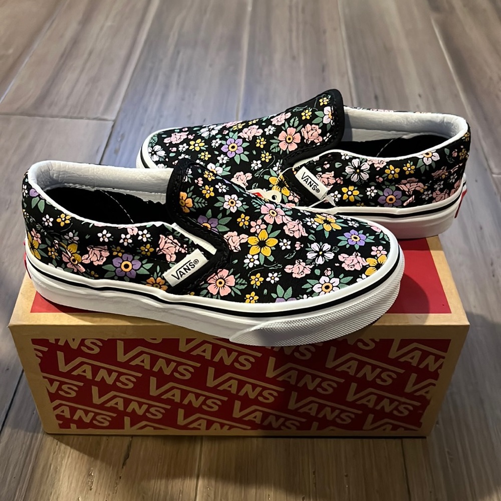 New in box girls vans